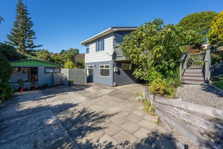 Photo of property in 15 Napier Grove, Waikanae Beach, Waikanae, 5036