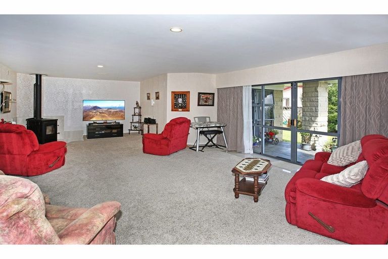 Photo of property in 48 Edgewater Parade, Waiuku, 2123