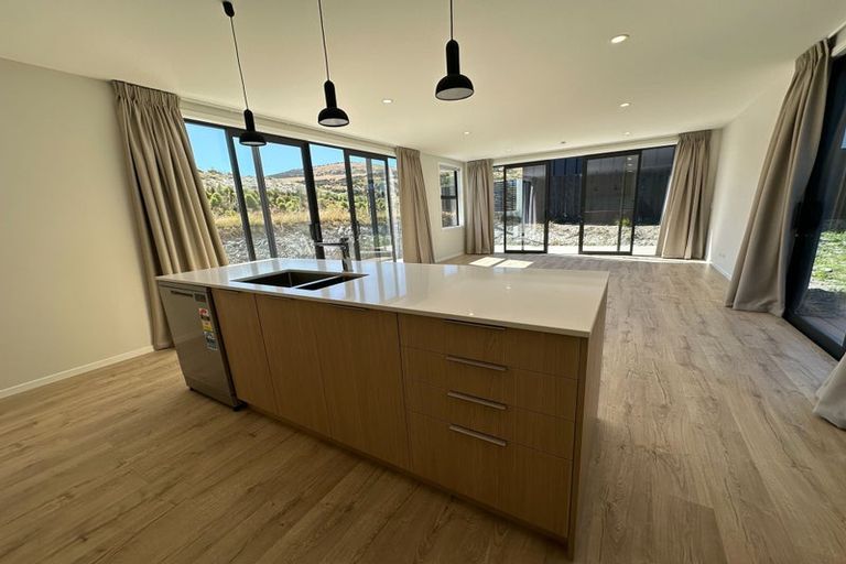 Photo of property in 14 Southdown Road, Jacks Point, 9371