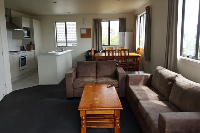 Photo of property in 8b Schnapper Rock Road, Schnapper Rock, Auckland, 0632