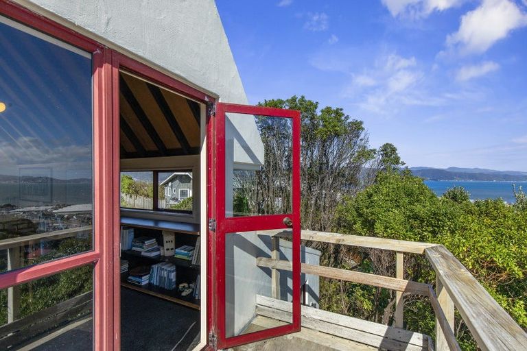 Photo of property in 22 Rakeiora Grove, Korokoro, Lower Hutt, 5012