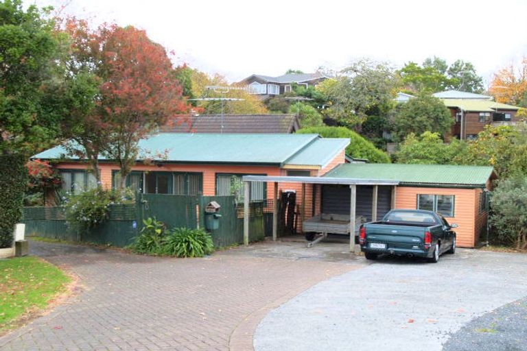 Photo of property in 1/9 Luplau Crescent, Cockle Bay, Auckland, 2014