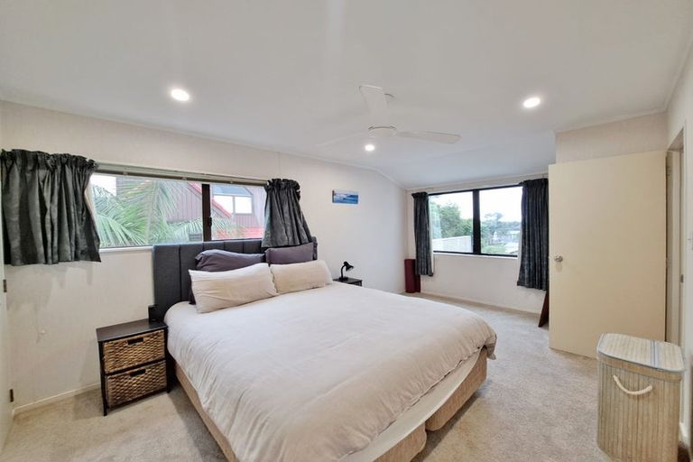 Photo of property in 1/5 Lynngate Place, Hillcrest, Auckland, 0627