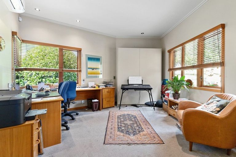 Photo of property in 64 Lake Crescent, Hamilton Lake, Hamilton, 3204