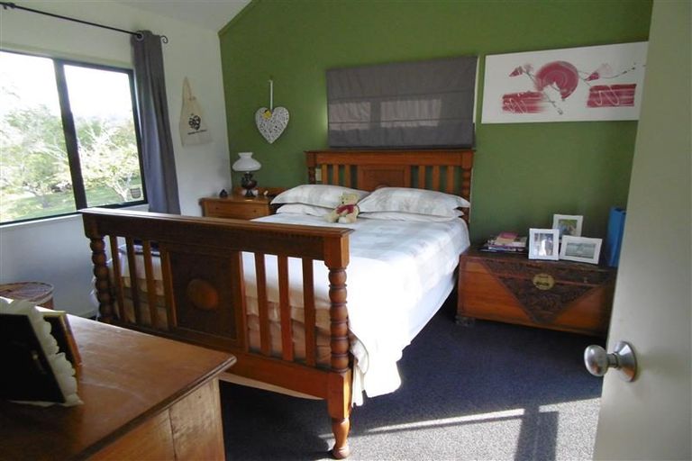 Photo of property in 31 Almond Grove, Greenhithe, Auckland, 0632