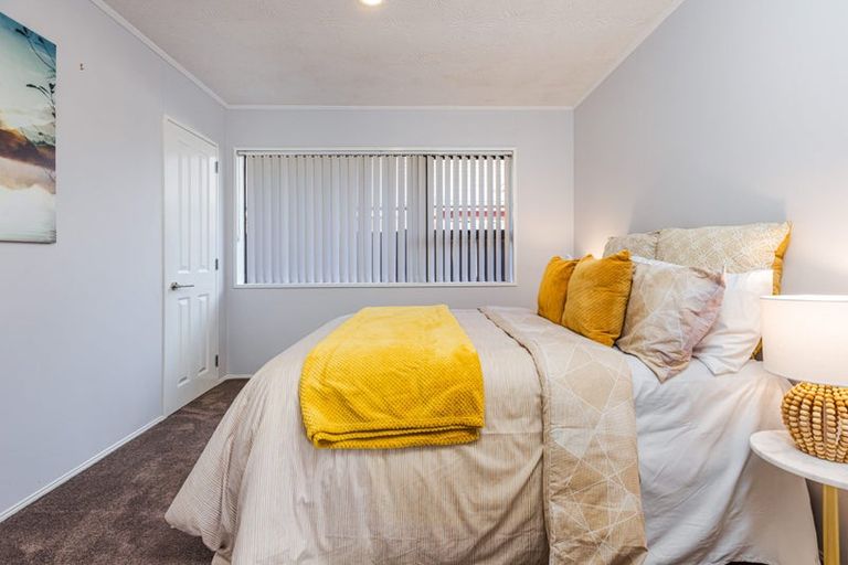 Photo of property in 7 Zenith Place, Conifer Grove, Takanini, 2112