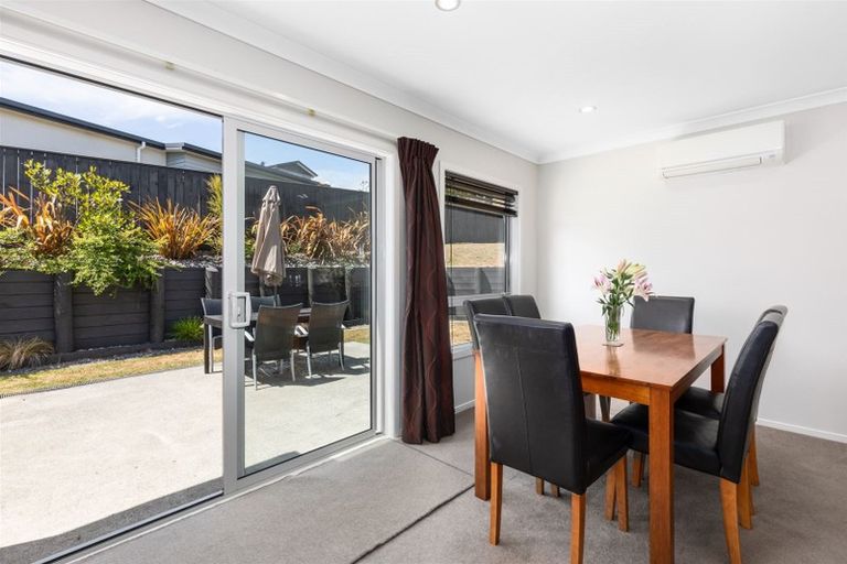 Photo of property in 7 Sumner Terrace, Aotea, Porirua, 5024