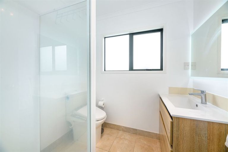 Photo of property in 27 Toledo Avenue, Henderson, Auckland, 0612