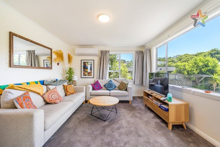 Photo of property in 4 Pekanga Road, Normandale, Lower Hutt, 5010