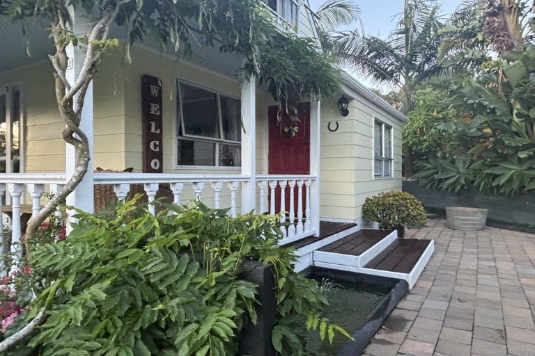 Photo of property in 8 Grants Avenue, Russell, 0202