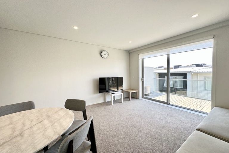 Photo of property in 19 Wharetana Crescent, New Lynn, Auckland, 0600
