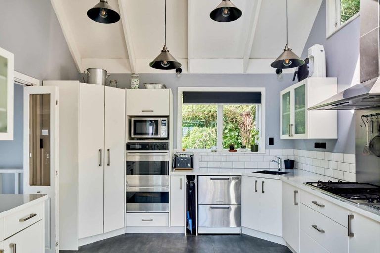 Photo of property in 55 Rona Street, Eastbourne, Lower Hutt, 5013