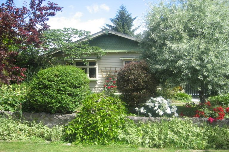 Photo of property in 92 Martin Avenue, Beckenham, Christchurch, 8023