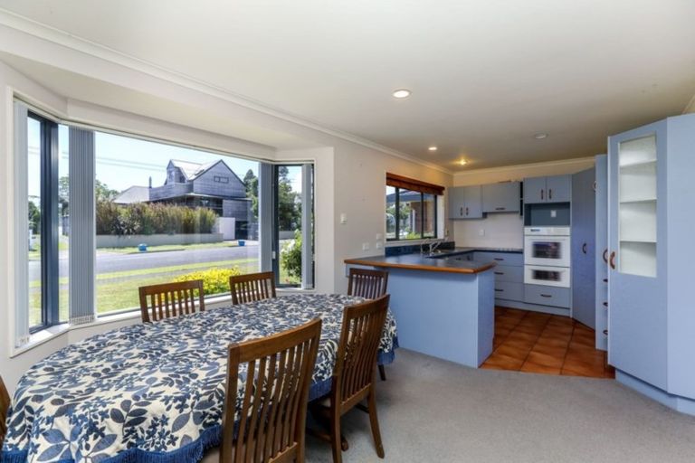 Photo of property in 68 Wairau Road, Oakura, 4314