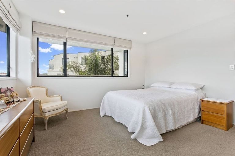 Photo of property in 4a/171 Hurstmere Road, Takapuna, Auckland, 0622