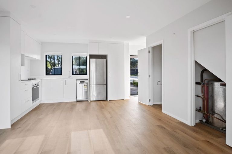 Photo of property in 10/15 Sunhill Road, Sunnyvale, Auckland, 0612