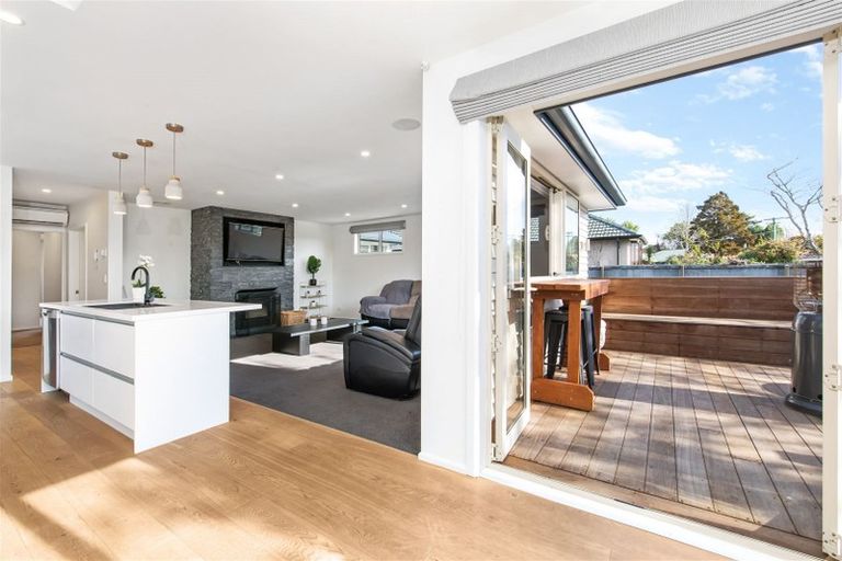 Photo of property in 40 Farquhars Road, Redwood, Christchurch, 8051