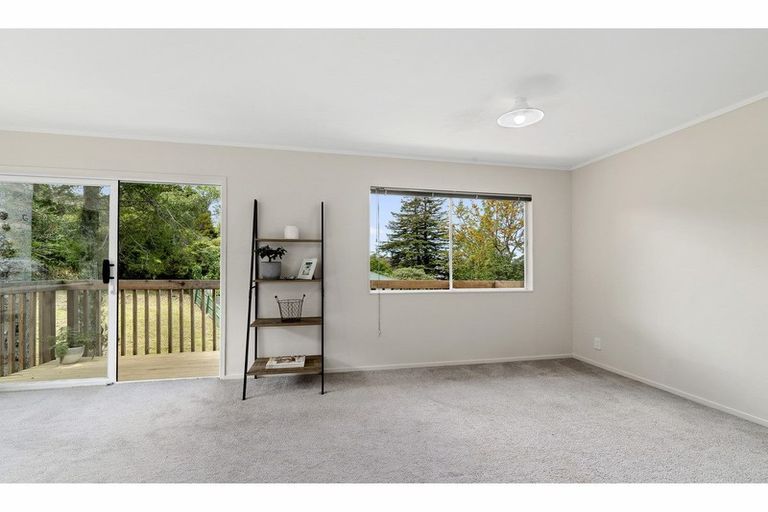 Photo of property in 8 Limmer Place, Browns Bay, Auckland, 0632