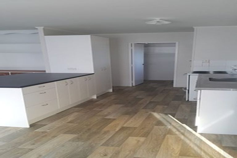 Photo of property in 13 Desford Place, Mangere, Auckland, 2022