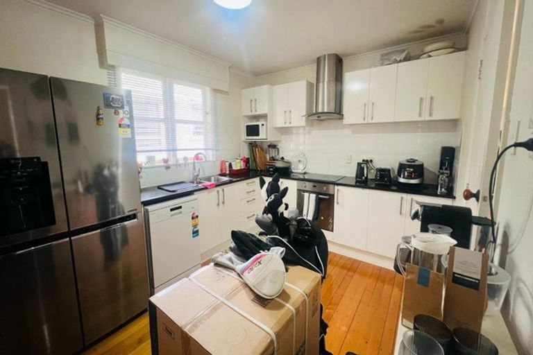 Photo of property in 1/172 Forrest Hill Road, Forrest Hill, Auckland, 0620