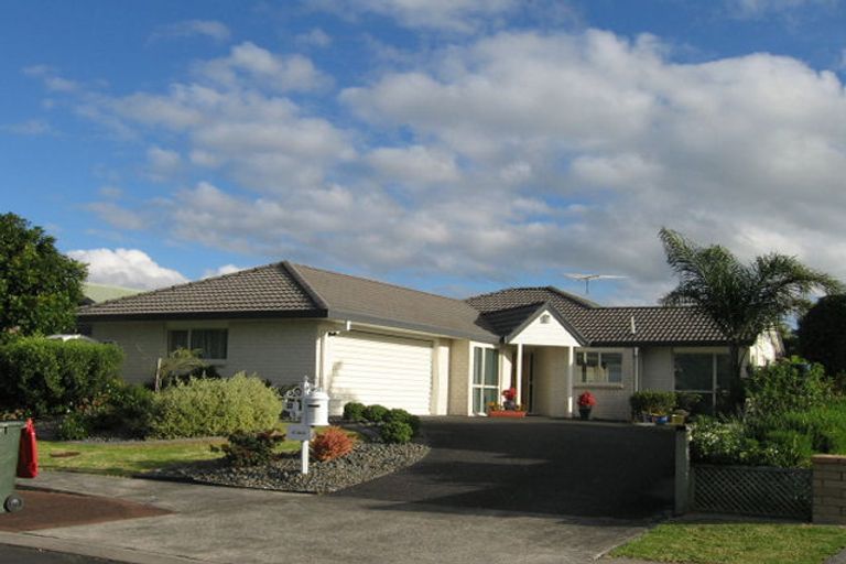 Photo of property in 23 Mcgowan Place, Orewa, 0931