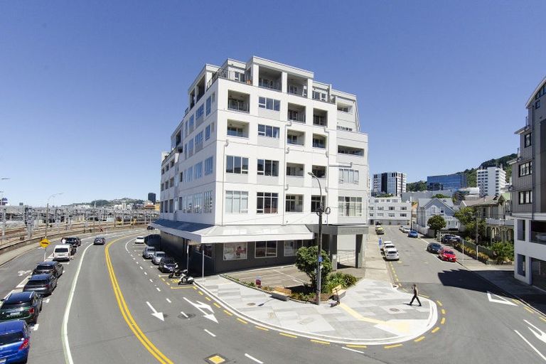 Photo of property in Stadium Garden Flats, 304/107 Thorndon Quay, Pipitea, Wellington, 6011