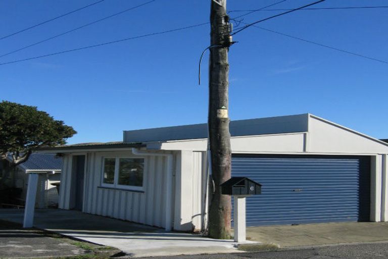 Photo of property in 6 Christopher Way, Paparangi, Wellington, 6037