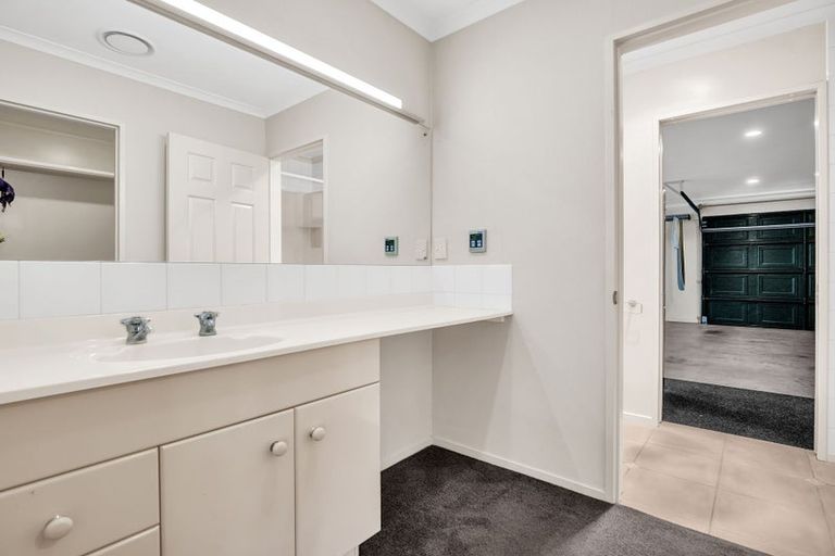 Photo of property in 13 Guernsey Place, Grandview Heights, Hamilton, 3200