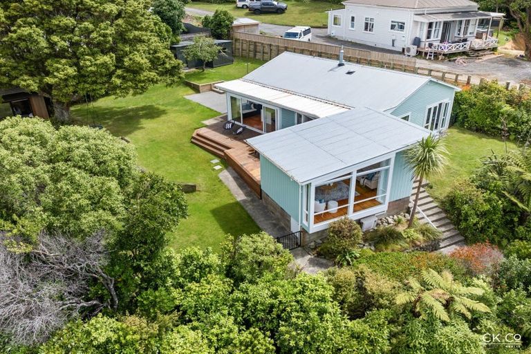 Photo of property in 34 Miromiro Road, Normandale, Lower Hutt, 5010