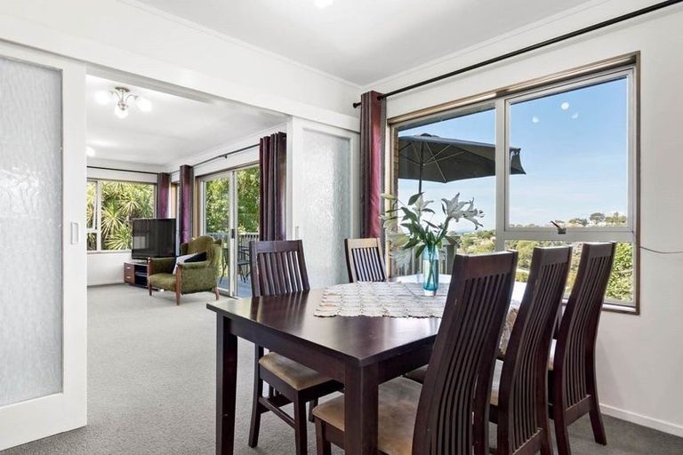 Photo of property in 1/6 Helvetia Drive, Browns Bay, Auckland, 0630