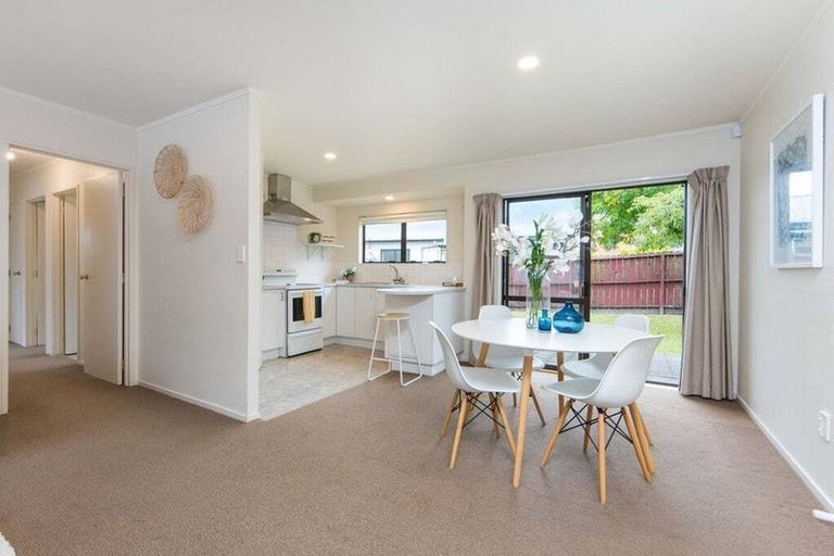 Photo of property in 1/111 Sturges Road, Henderson, Auckland, 0612