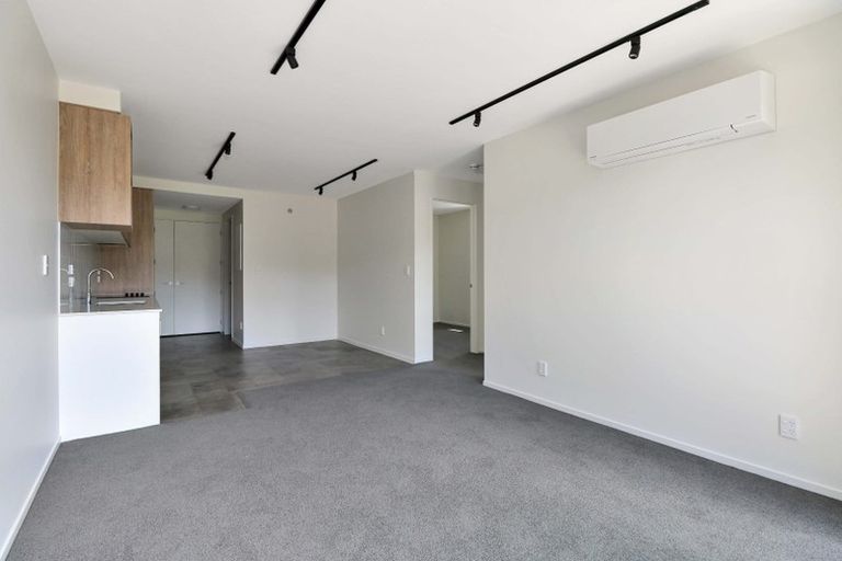 Photo of property in 2/63 Tiketike Way, Brooklyn, Wellington, 6021