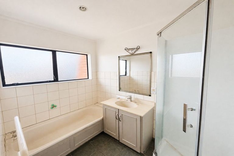 Photo of property in 3 Kadina Place, Botany Downs, Auckland, 2010