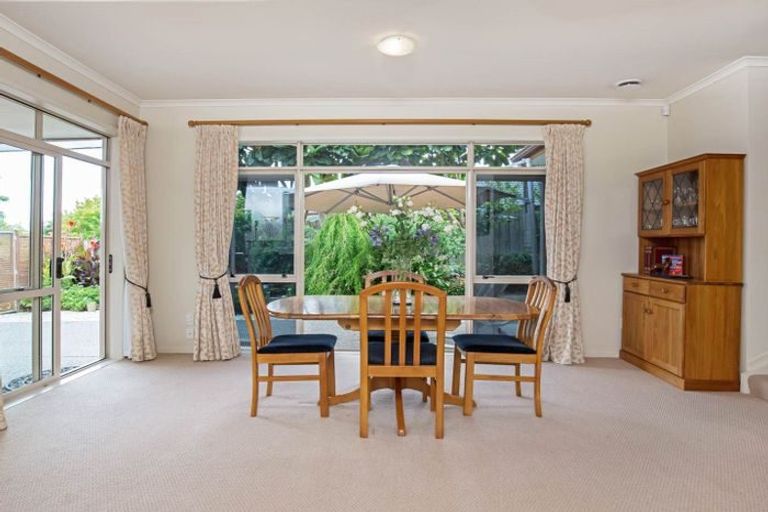 Photo of property in 4 Saltwood Street, Red Beach, 0932