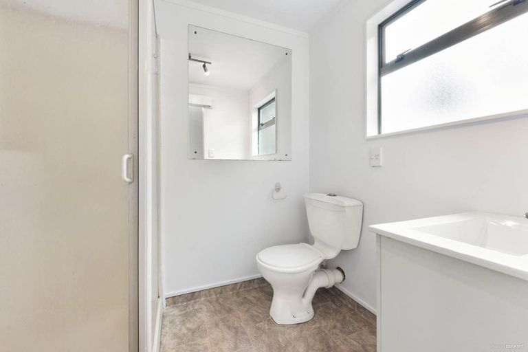 Photo of property in 1/10 Thomas Rea Place, Te Atatu South, Auckland, 0610