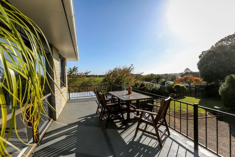 Photo of property in 24c Saint Ives Grove, Whalers Gate, New Plymouth, 4310