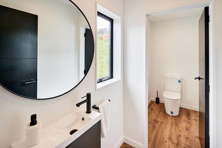 Photo of property in 44 Domett Street, Newlands, Wellington, 6037