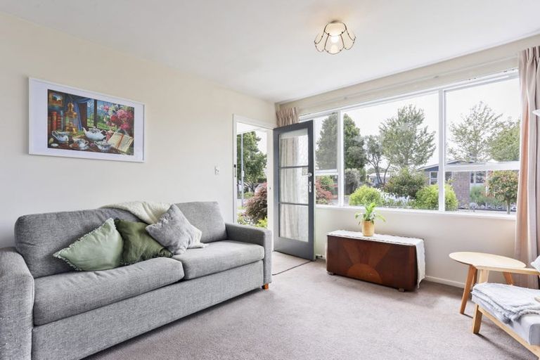Photo of property in 11 Freebairn Street, Redwood, Christchurch, 8051