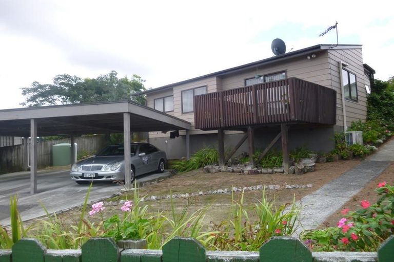 Photo of property in 8 Kayle Glen, West Harbour, Auckland, 0618