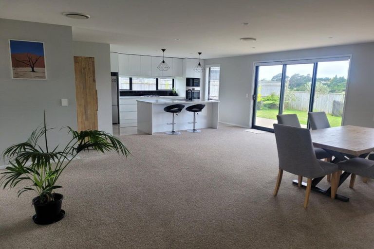 Photo of property in 7 Twin Way, Hurworth, New Plymouth, 4310