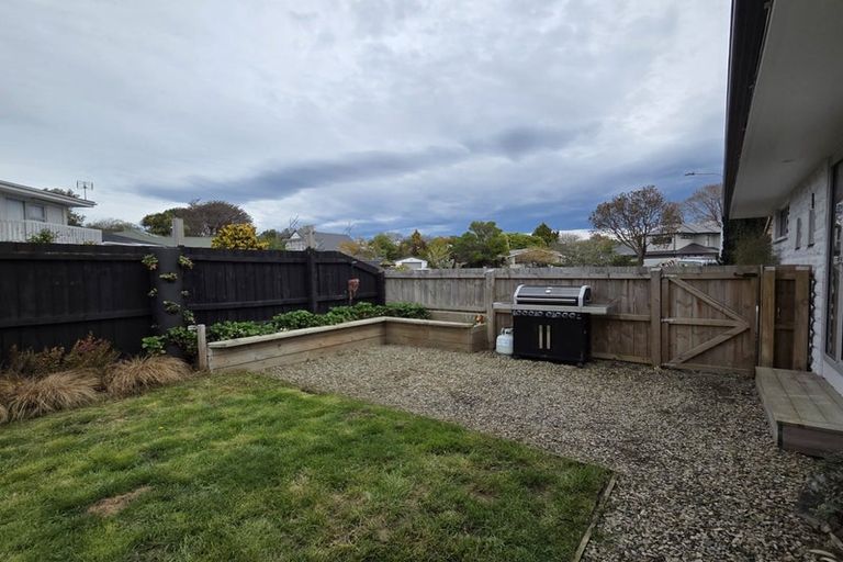 Photo of property in 2/3 Esher Place, Saint Martins, Christchurch, 8022