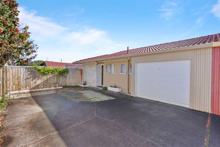 Photo of property in 2/461 Great South Road, Opaheke, Papakura, 2113