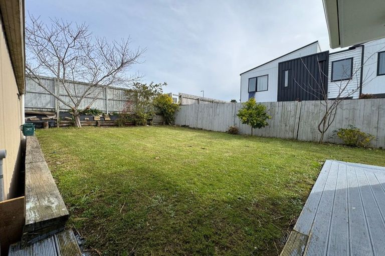 Photo of property in 13 Rountree Place, Conifer Grove, Takanini, 2112