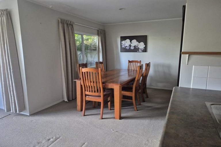 Photo of property in 2 Lexington Drive, Botany Downs, Auckland, 2010