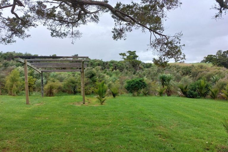 Photo of property in 147 Whaka Road, Maungaturoto, 0520