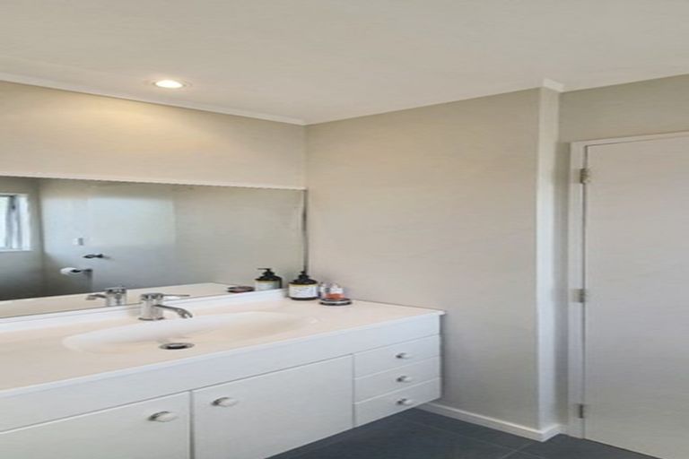 Photo of property in 43a Central Park Drive, Te Atatu South, Auckland, 0610