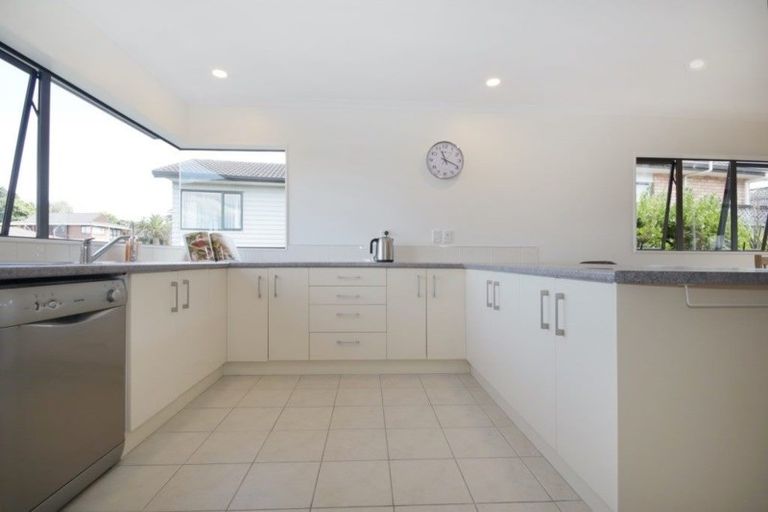 Photo of property in 8 Vintage Drive, Henderson, Auckland, 0612