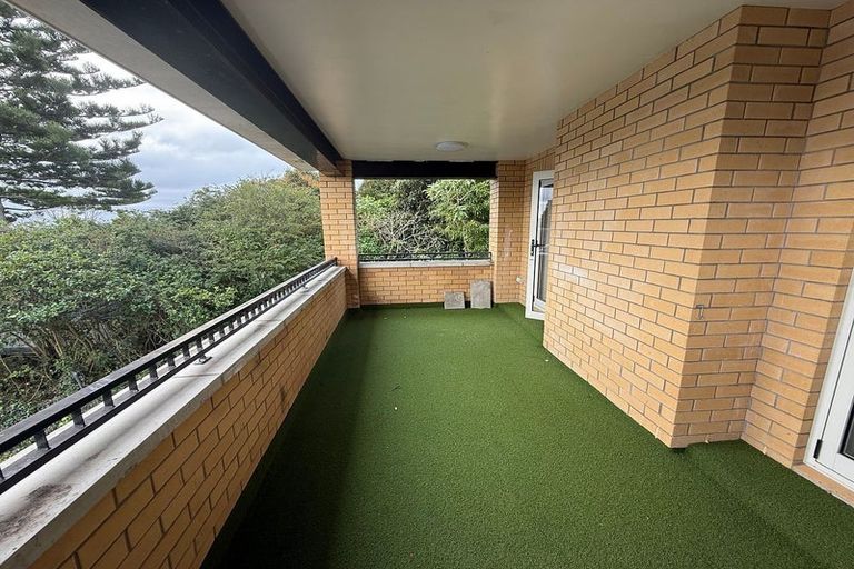 Photo of property in 19a Sunnyside Road, Sunnyvale, Auckland, 0612