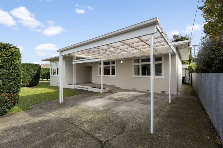 Photo of property in 17 East Street, Terrace End, Palmerston North, 4410