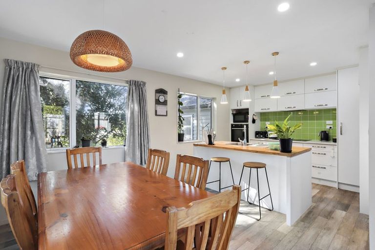Photo of property in 40h Konini Road, Titirangi, Auckland, 0604